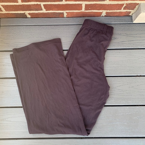 SKIMS Rib 2 Piece Pajamas Set - Picture 11 of 16